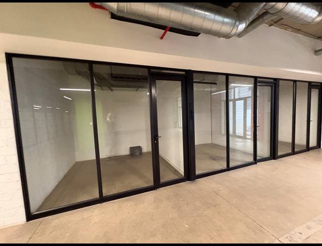 2,189M² OFFICE TO LET IN WOODSTOCK